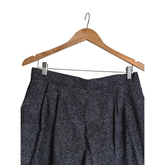 H&M Women's High Waisted Polka Dot Pleated Pull On Short Size 12 Black White NWT - Picture 5 of 7
